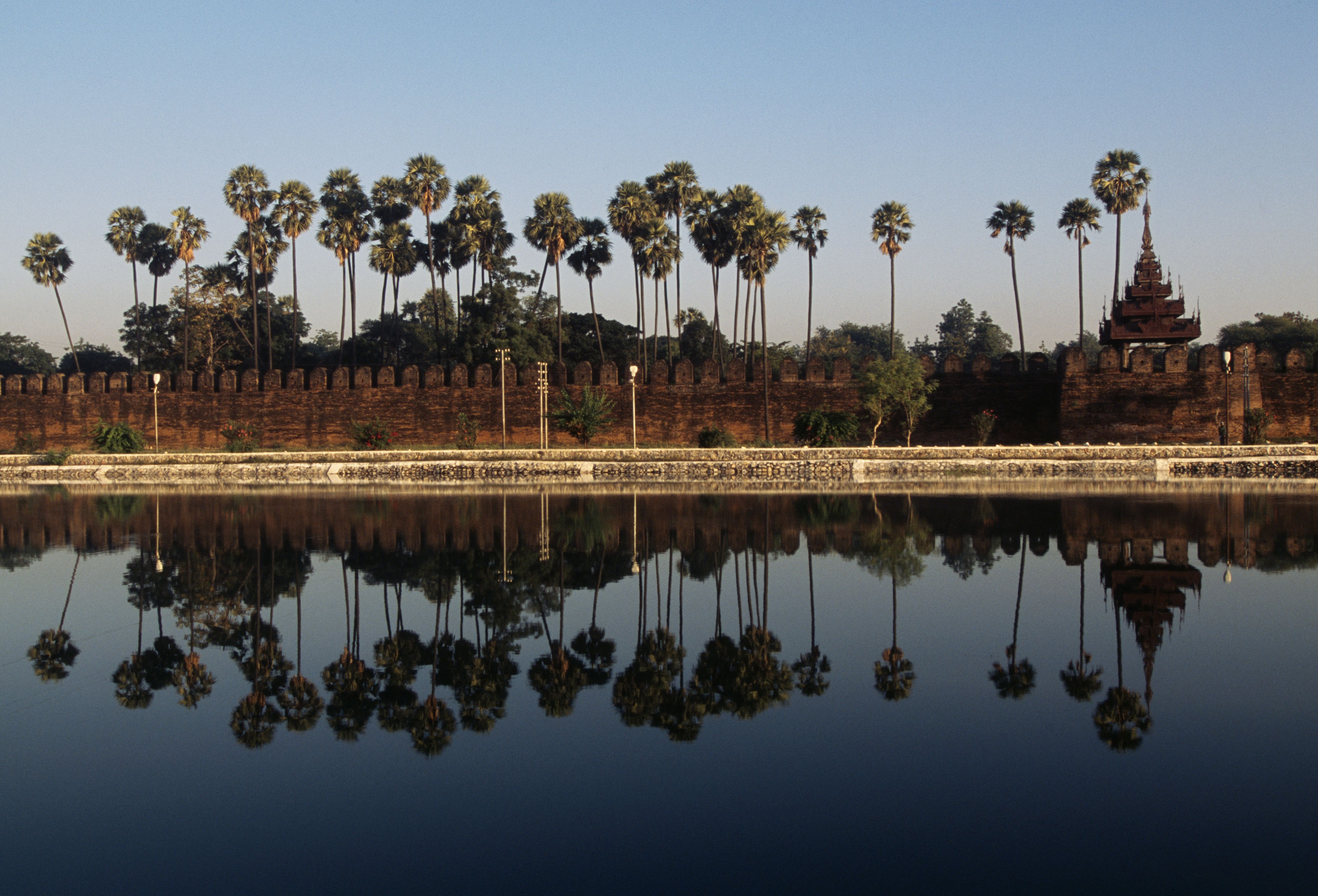 Moat & Fortress Walls